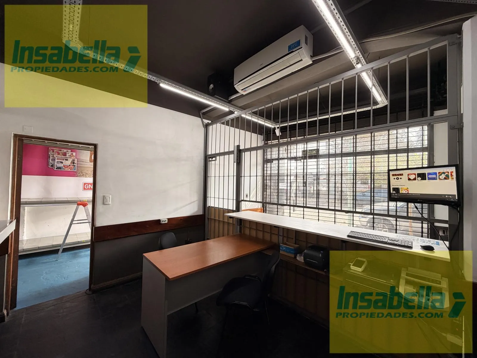 Escritorio y puesto de trabajo en la oficina administrativa